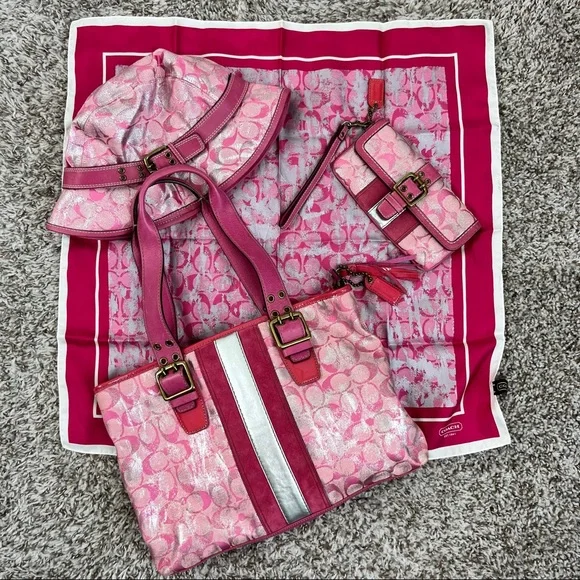 COACH NY Metallic Monogram Signature C Wristlet Wallet Clutch - Picture 4 of 5